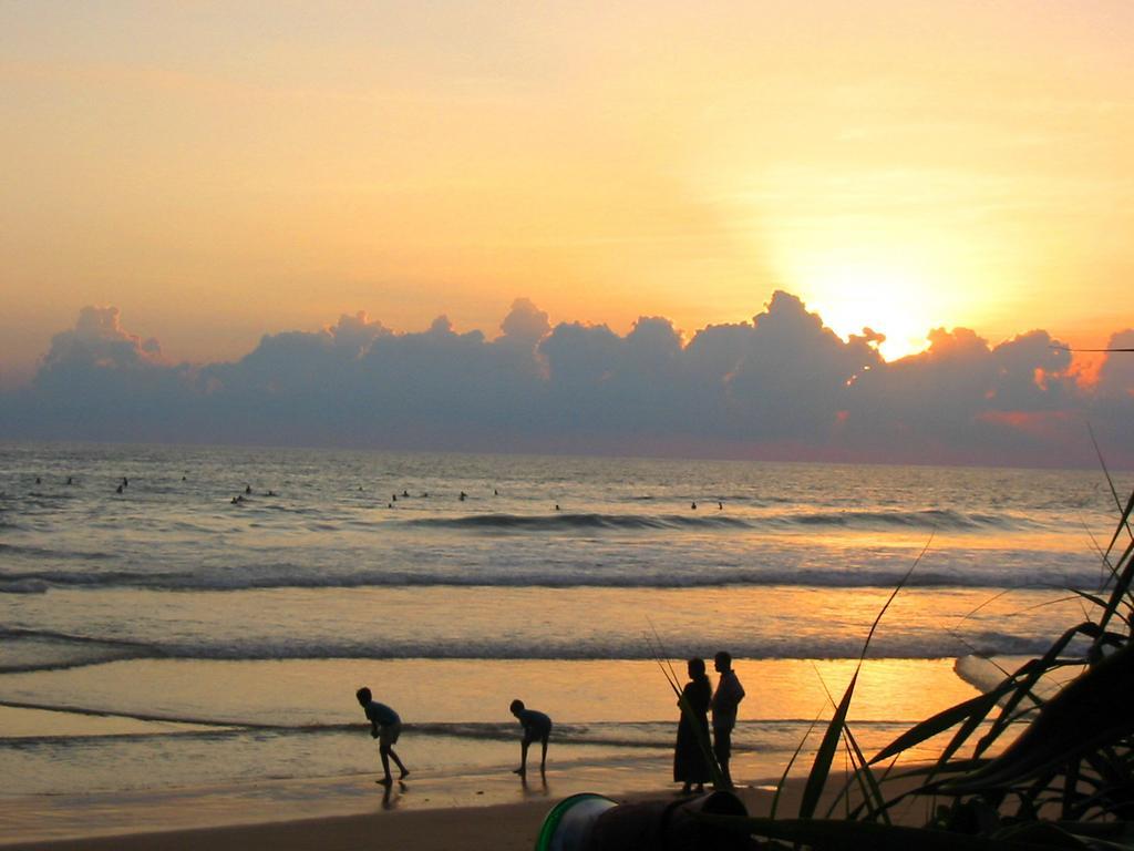 Tropical Beach House Hikkaduwa Buitenkant foto