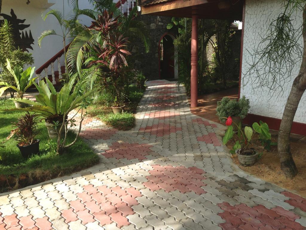Tropical Beach House Hikkaduwa Buitenkant foto